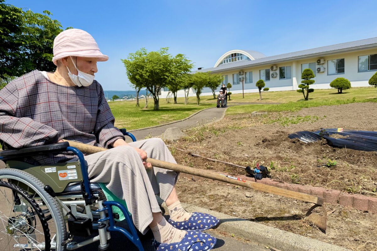 土に触れて笑顔満開！畑で「育てる喜び」をもう一度